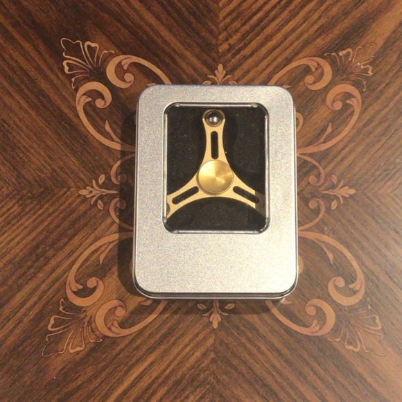 Metallic Gold Fidget Spinner Toy/Anti-Anxiety Tool - Picture 3 of 4